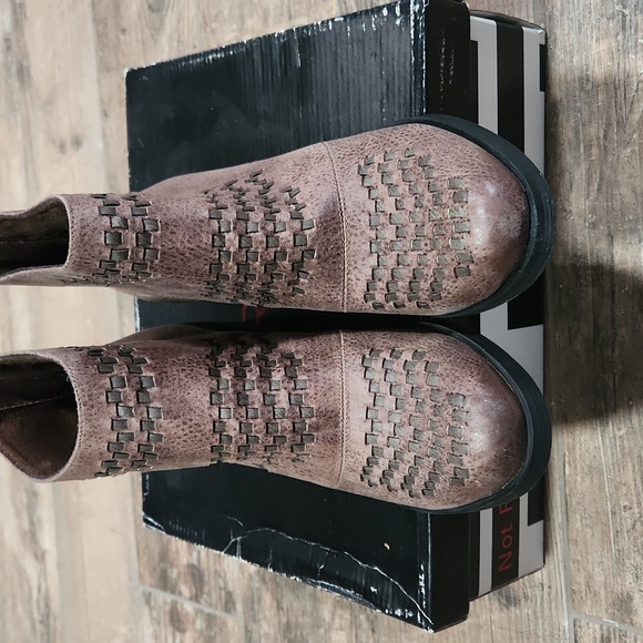 NOT RATED KYLA FAUX LEATHER WOVEN BLOCK HEEL WESTERN ANKLE BOOTIE - Picture 6 of 12